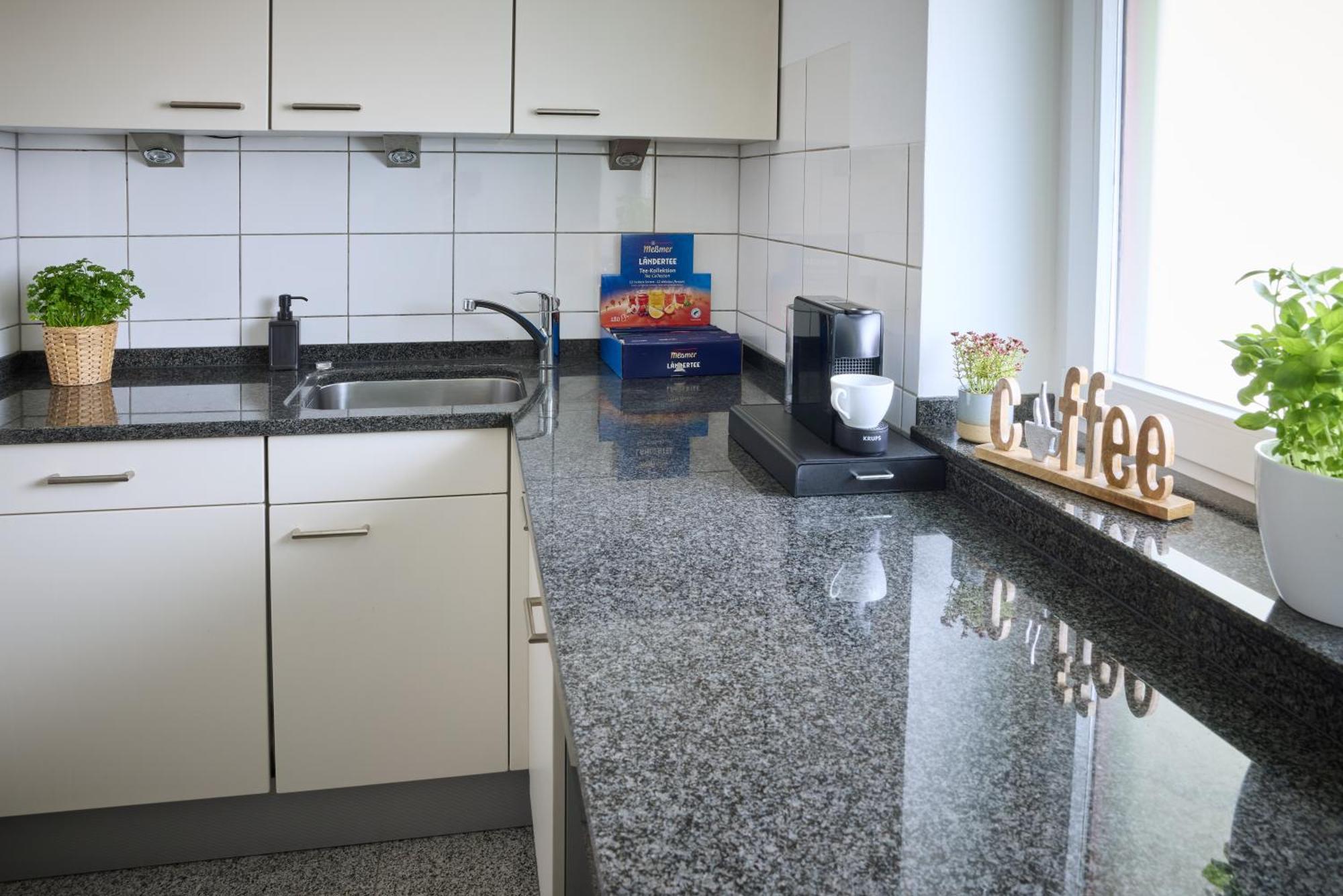 Idee Living: Penthouse Apartment Mit Parkplatz Weinheim Exterior foto